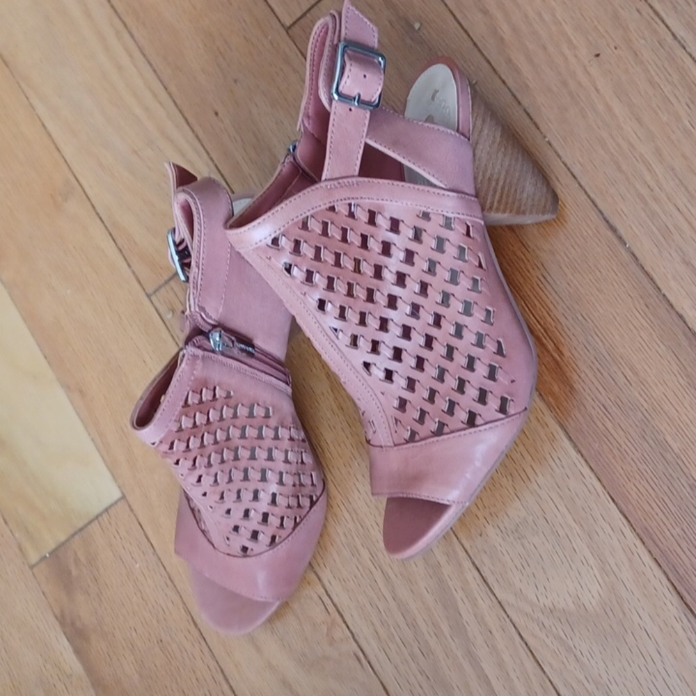 Vince Camuto Shoes